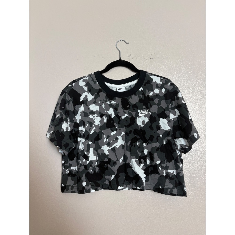 Nike Women's Camo Cropped T-Shirt Gray Black White Camouflage Logo Tee Size M